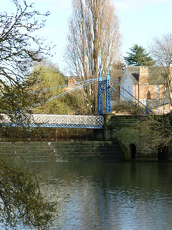 Attractive suspension bridge over the river Leam